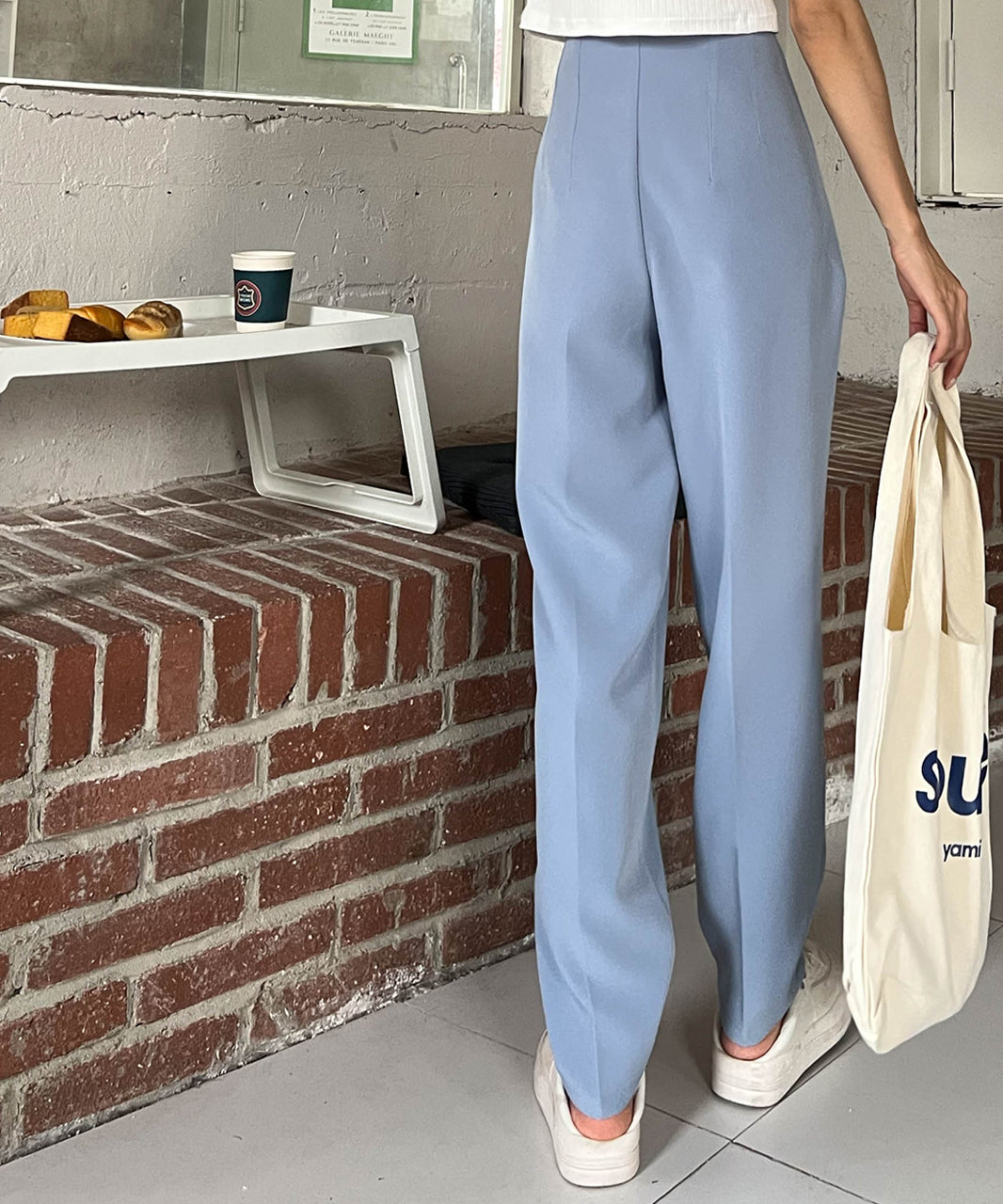 アドティエ ad thie テーパードパンツ ダーツ センタープレス カラー ダーツ 立体 春服 春 (アイボリー) アイボリー