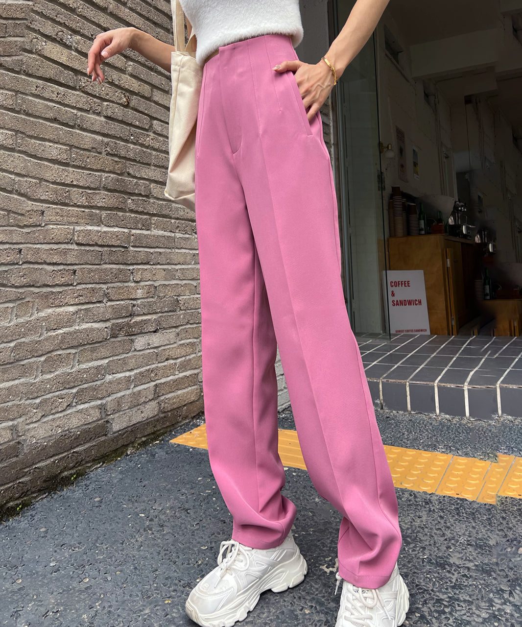 アドティエ ad thie テーパードパンツ ダーツ センタープレス カラー ダーツ 立体 春服 春 (アイボリー) アイボリー