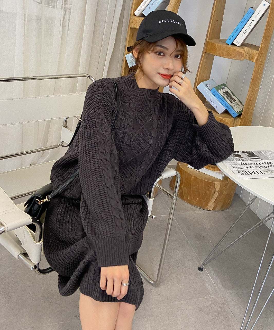 アドティエ ad thie プチハイネックニットセットアップ ニット セットアップ ケーブル ハイネック 長袖 レディース 2点セット ニットスカート (ライトグレー) ライトグレー