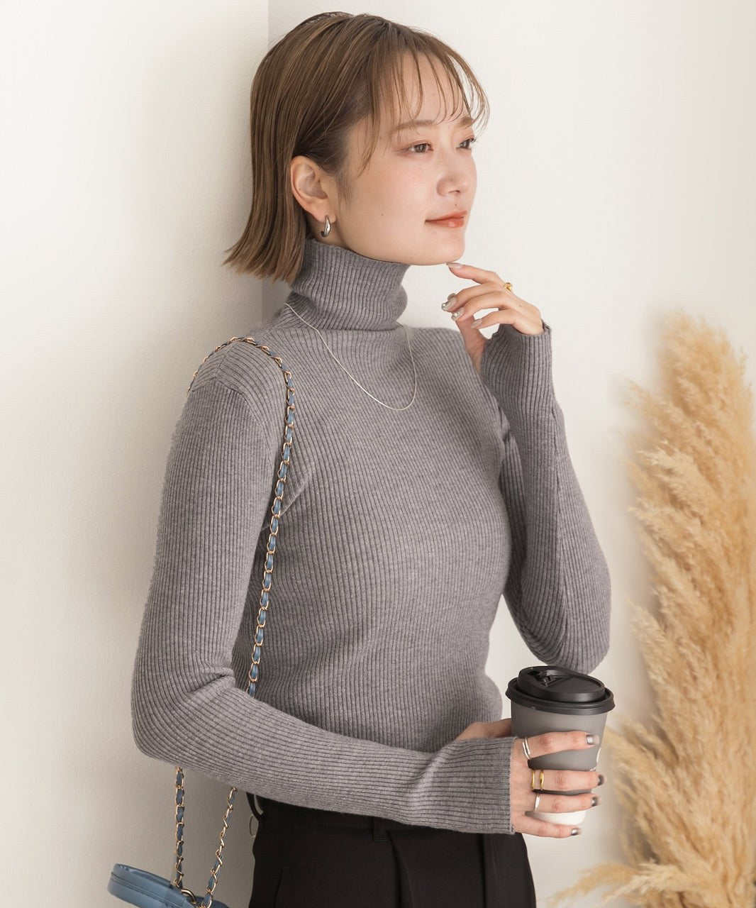 アドティエ ad thie サムホールデザイン ベーシックハイネックニット