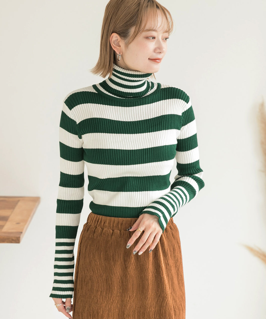 アドティエ ad thie ハイネック ランダムボーダーリブニット (グリーン) グリーン