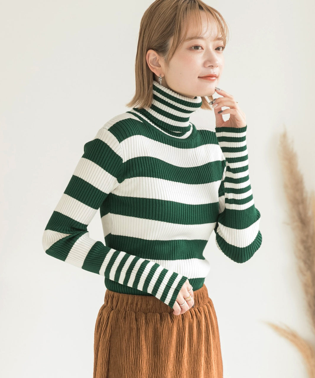 アドティエ ad thie ハイネック ランダムボーダーリブニット (グリーン) グリーン