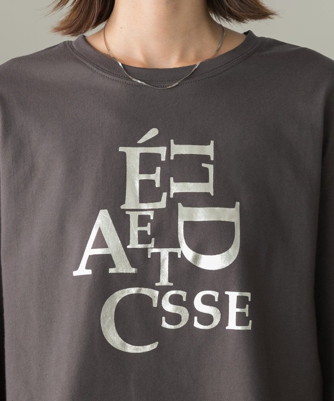 アドティエ ad thie 【2024AW新作】箔アソートプリント ショート丈ロングTシャツ (チャコール(プリント2)) チャコール(プリント2)
