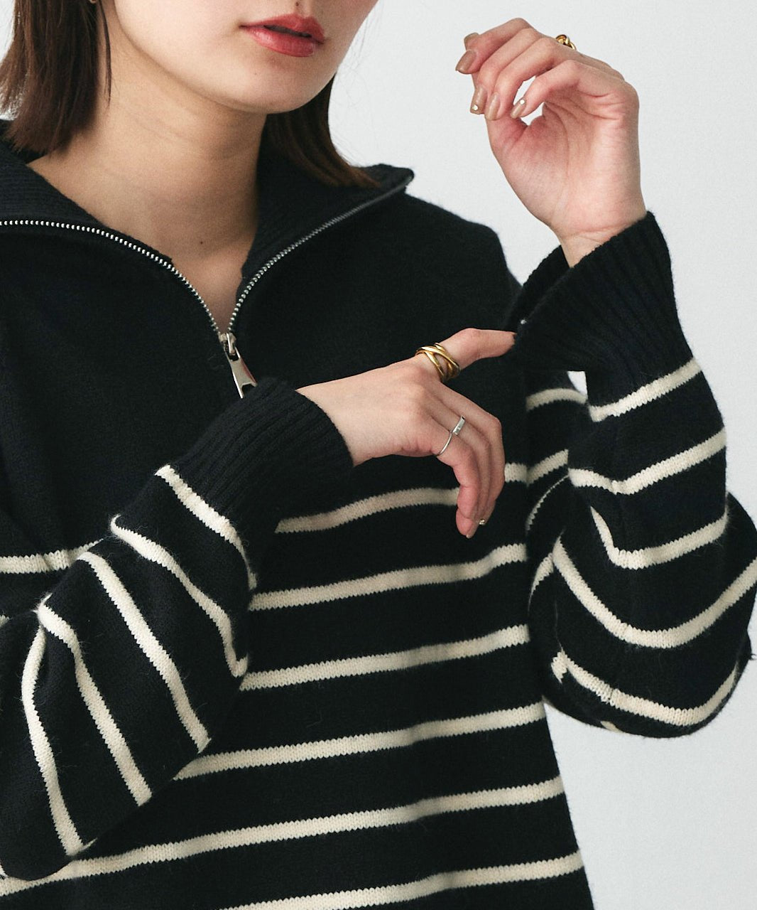 アドティエ ad thie 半拉链条纹针织衫