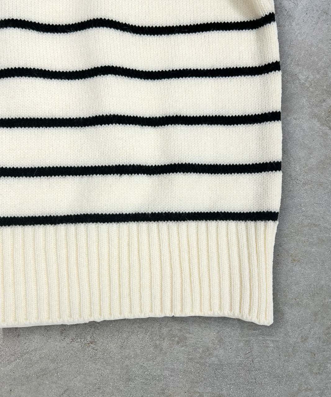 アドティエ ad thie 半拉链条纹针织衫