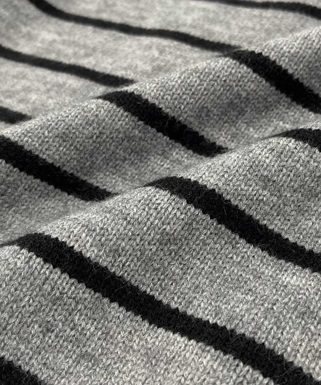 アドティエ ad thie 半拉链条纹针织衫