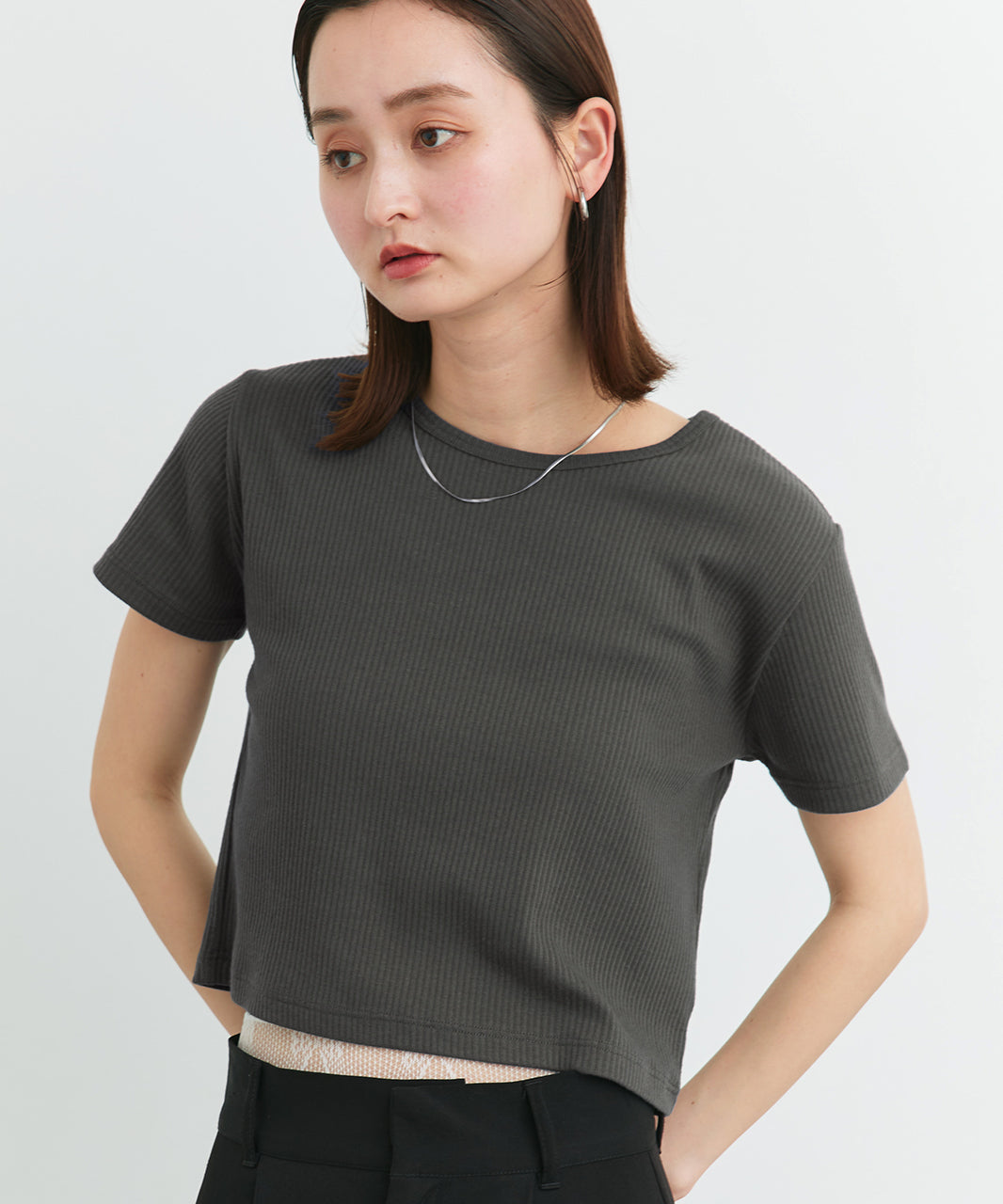 アドティエ ad thie 【2025SS新作】リブクルーネックコンパクトTシャツ (オフホワイト) オフホワイト