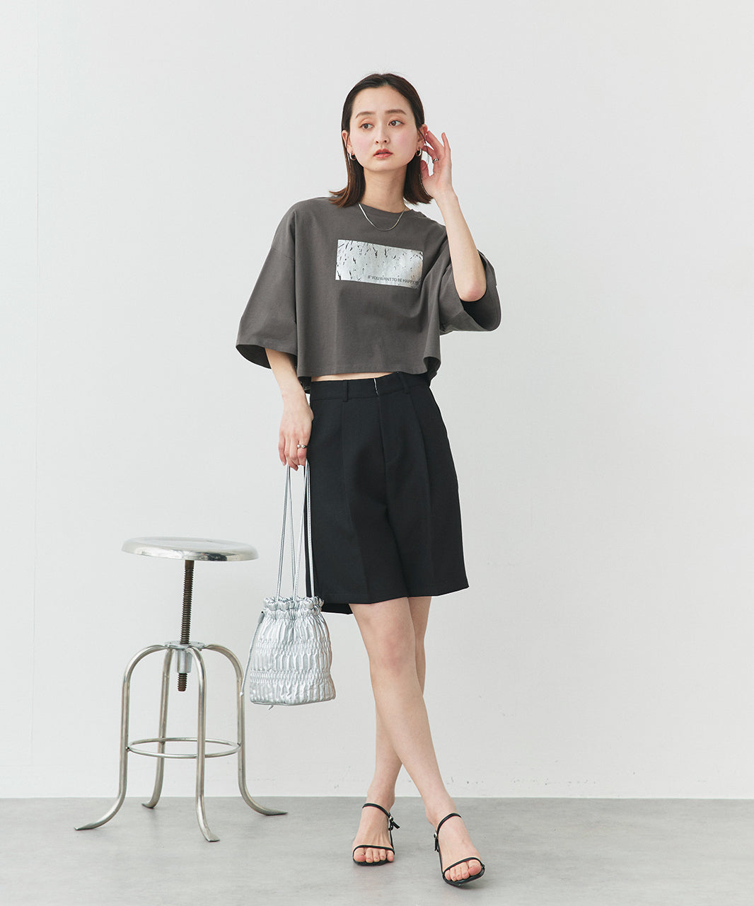 アドティエ ad thie 【2025SS新作】ヴィンテージライク箔プリントTシャツ (ブラック) ブラック