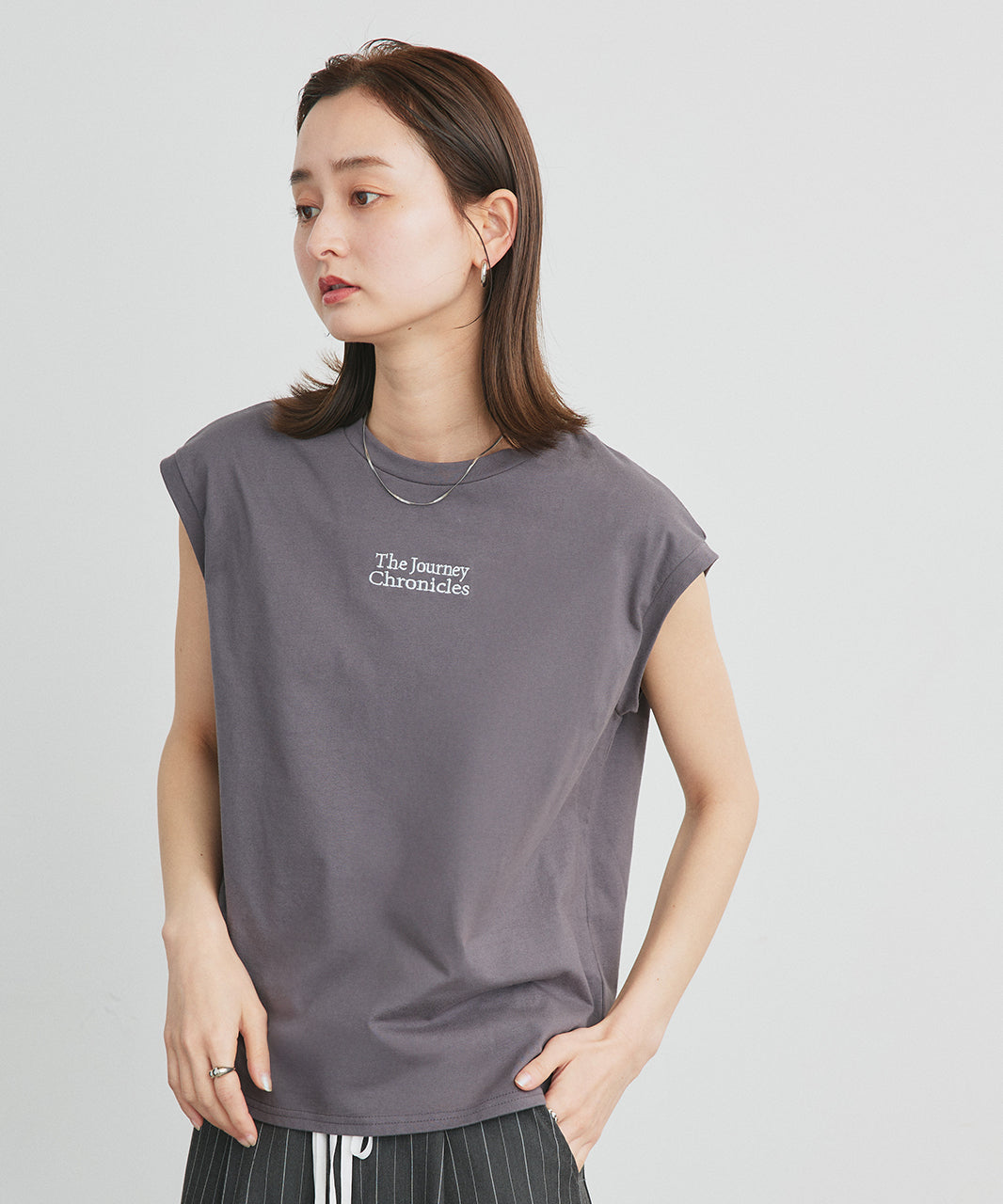 アドティエ ad thie 【2025SS新作】ロゴ刺繍フレンチスリーブTシャツ (オフホワイト) オフホワイト