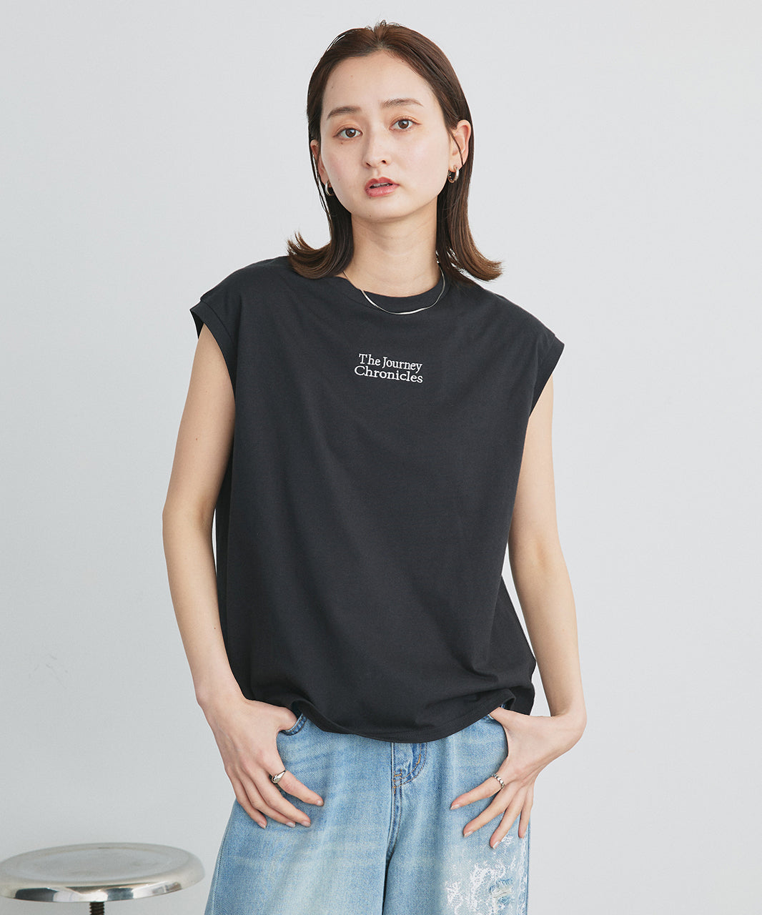 アドティエ ad thie 【2025SS新作】ロゴ刺繍フレンチスリーブTシャツ (オフホワイト) オフホワイト