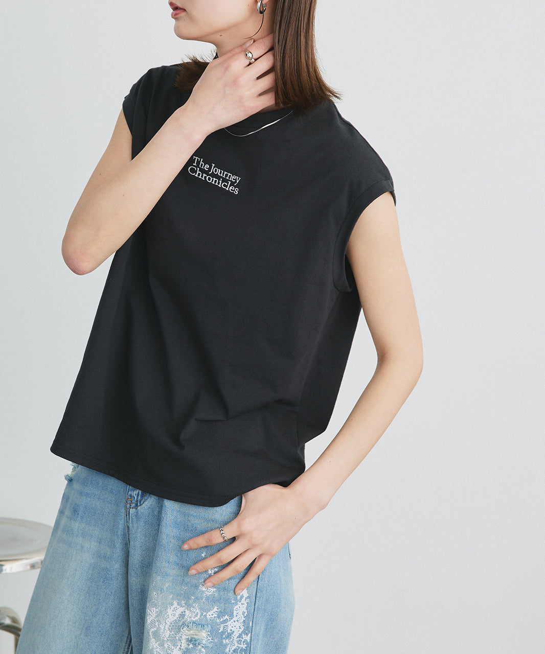 アドティエ ad thie 【2025SS新作】ロゴ刺繍フレンチスリーブTシャツ (オフホワイト) オフホワイト
