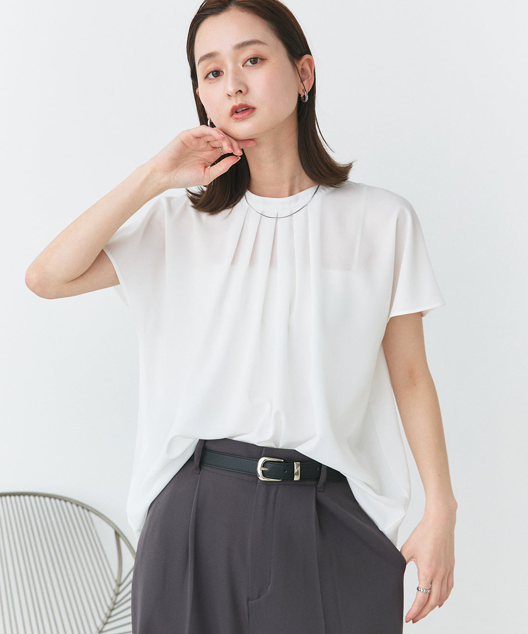 アドティエ ad thie ジョーゼットタックフレアブラウス (オフホワイト) オフホワイト