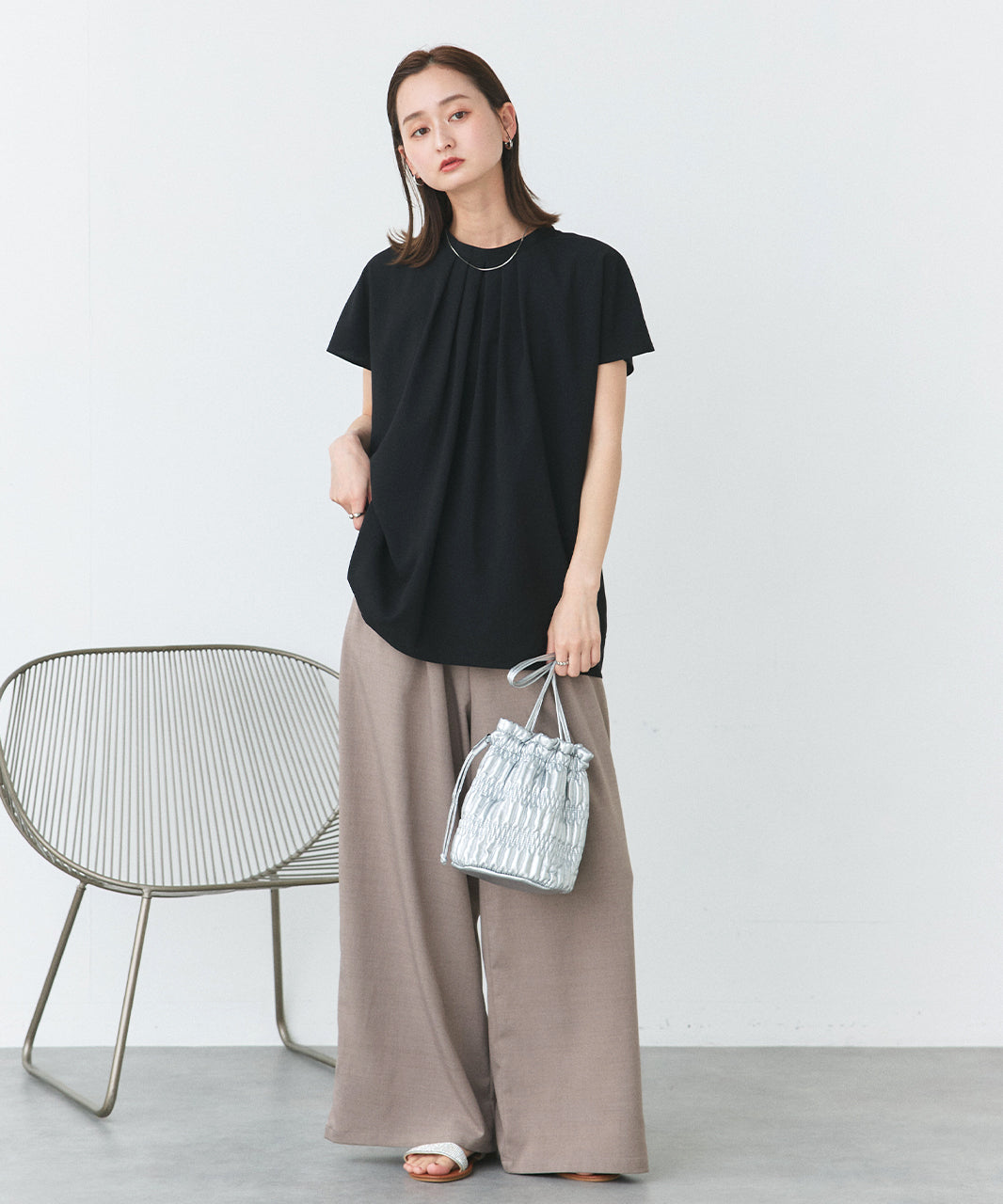 アドティエ ad thie ジョーゼットタックフレアブラウス (オフホワイト) オフホワイト