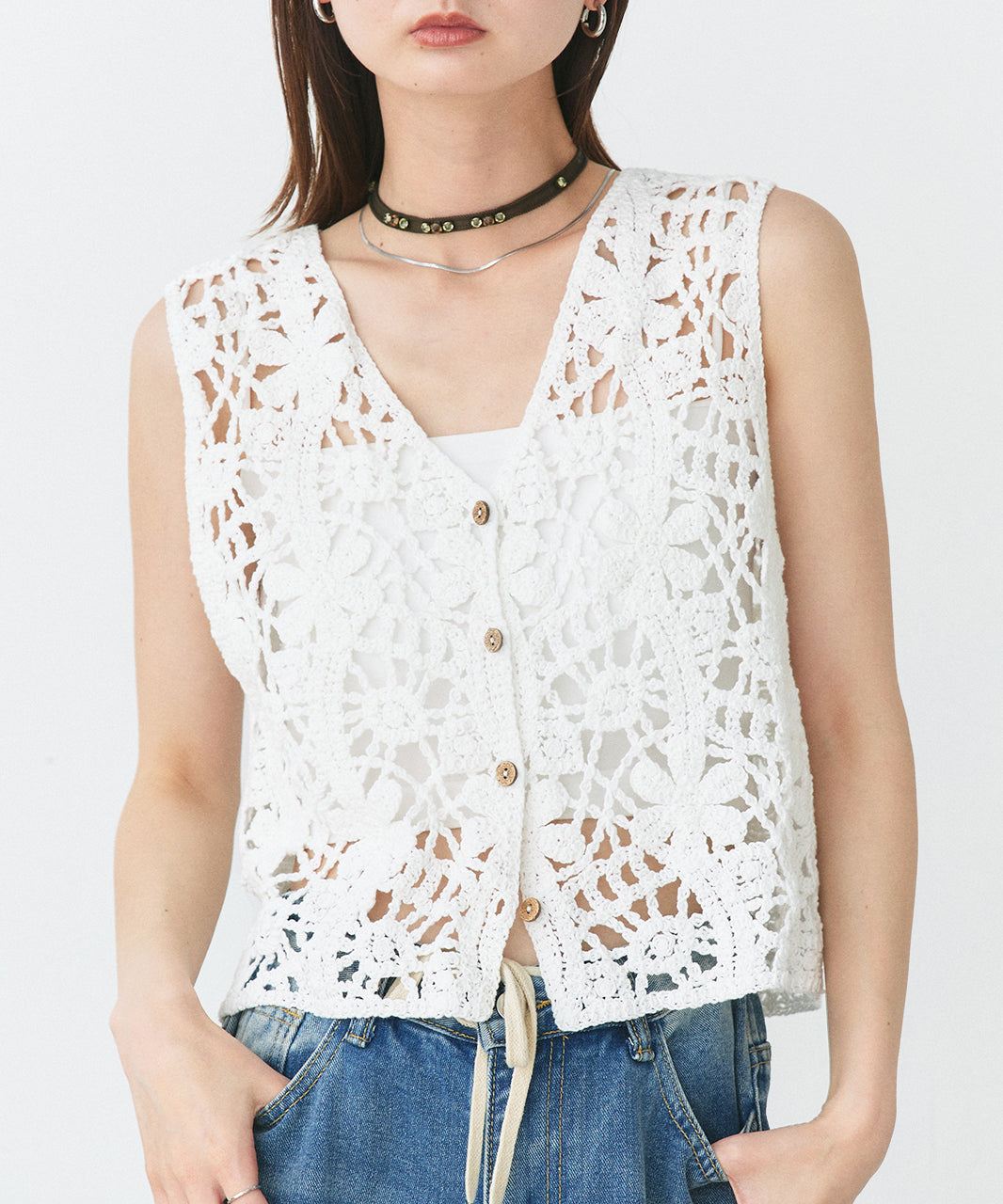 アドティエ ad thie クロシェ編み前釦ベスト (オフホワイト) オフホワイト
