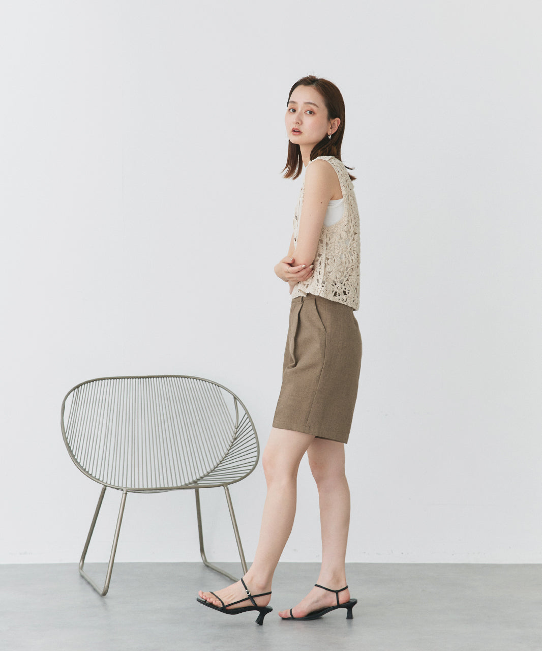 アドティエ ad thie クロシェ編み前釦ベスト (オフホワイト) オフホワイト