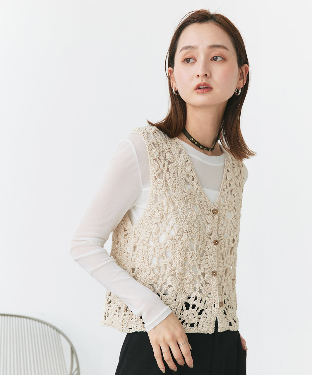 アドティエ ad thie クロシェ編み前釦ベスト (オフホワイト) オフホワイト