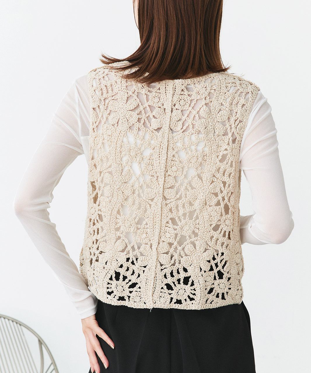 アドティエ ad thie クロシェ編み前釦ベスト (オフホワイト) オフホワイト