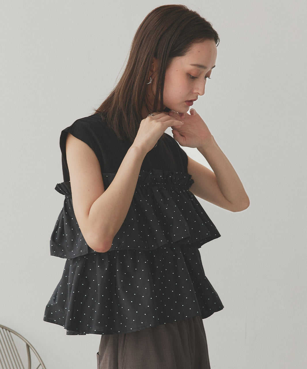アドティエ ad thie 【2025AW新作】ポルカドットティアードフリルトップス (ブラック) ブラック