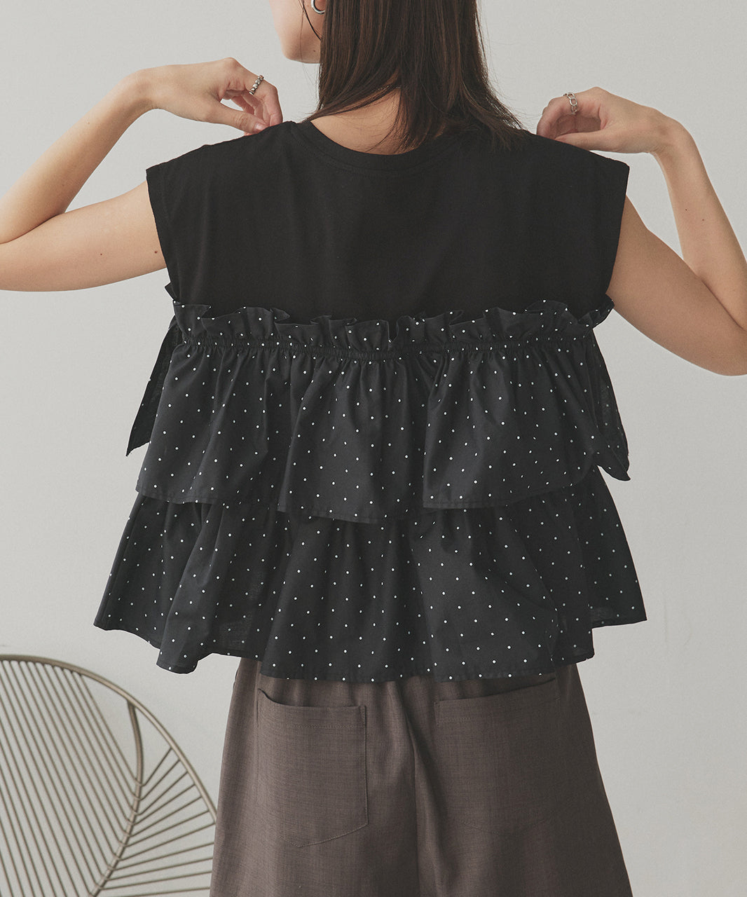 アドティエ ad thie 【2025AW新作】ポルカドットティアードフリルトップス (ブラック) ブラック