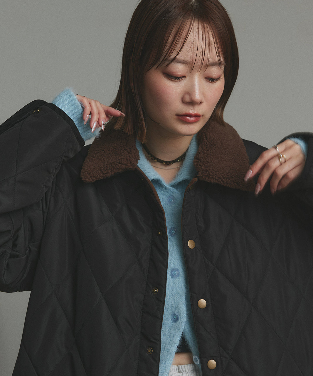 アドティエ ad thie 【2025AW新作】バイカラーパデットキルトブルゾン (カーキ) カーキ