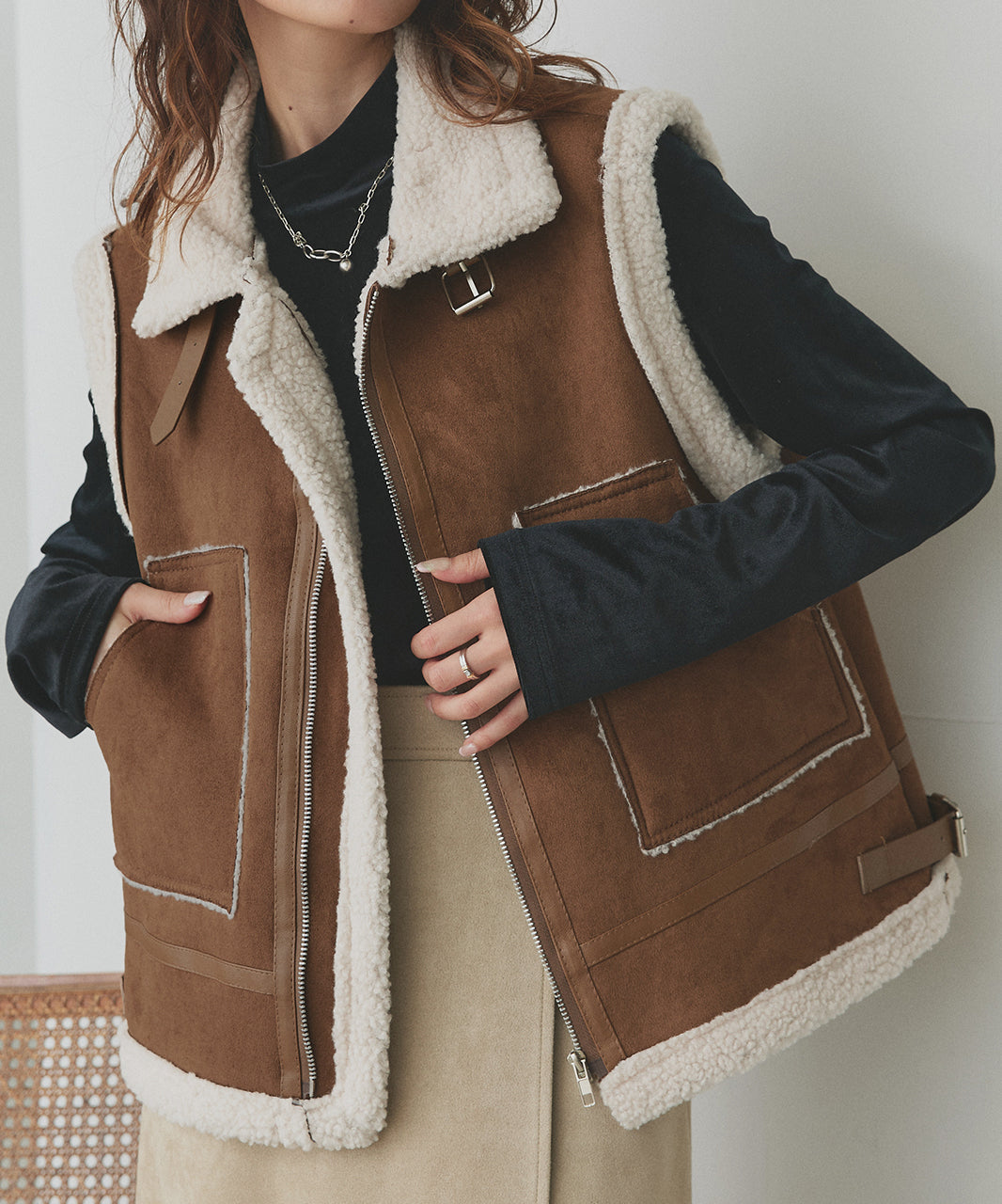 アドティエ ad thie 【2025AW新作】ムートンボアベスト (ブラウン) ブラウン