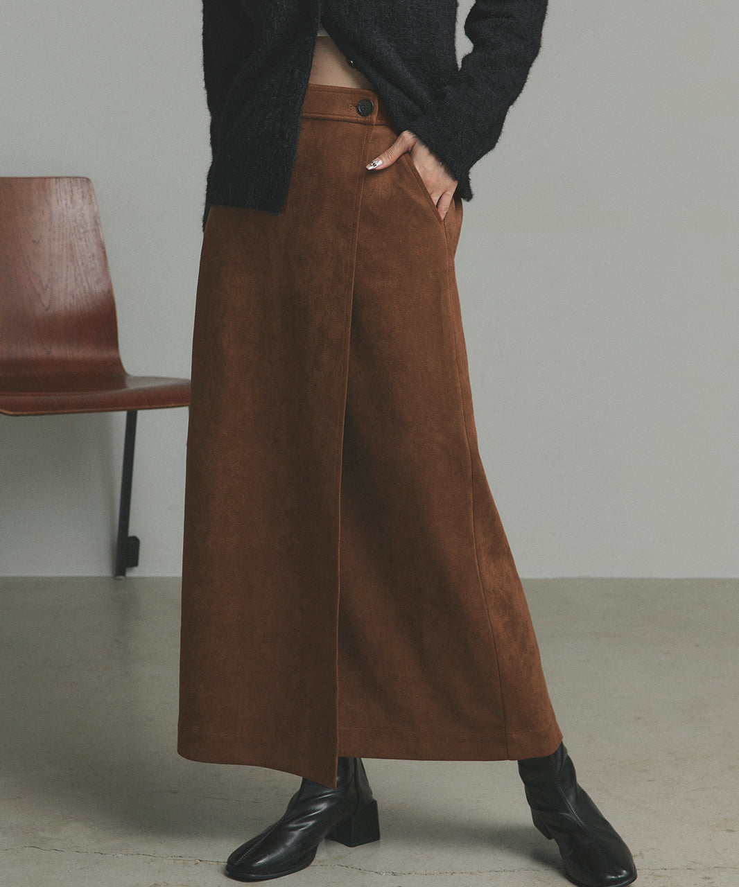 アドティエ ad thie 【2025AW新作】スエードラップスカート (キャメル) キャメル