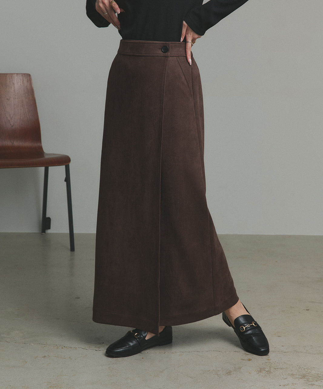 アドティエ ad thie 【2025AW新作】スエードラップスカート (キャメル) キャメル