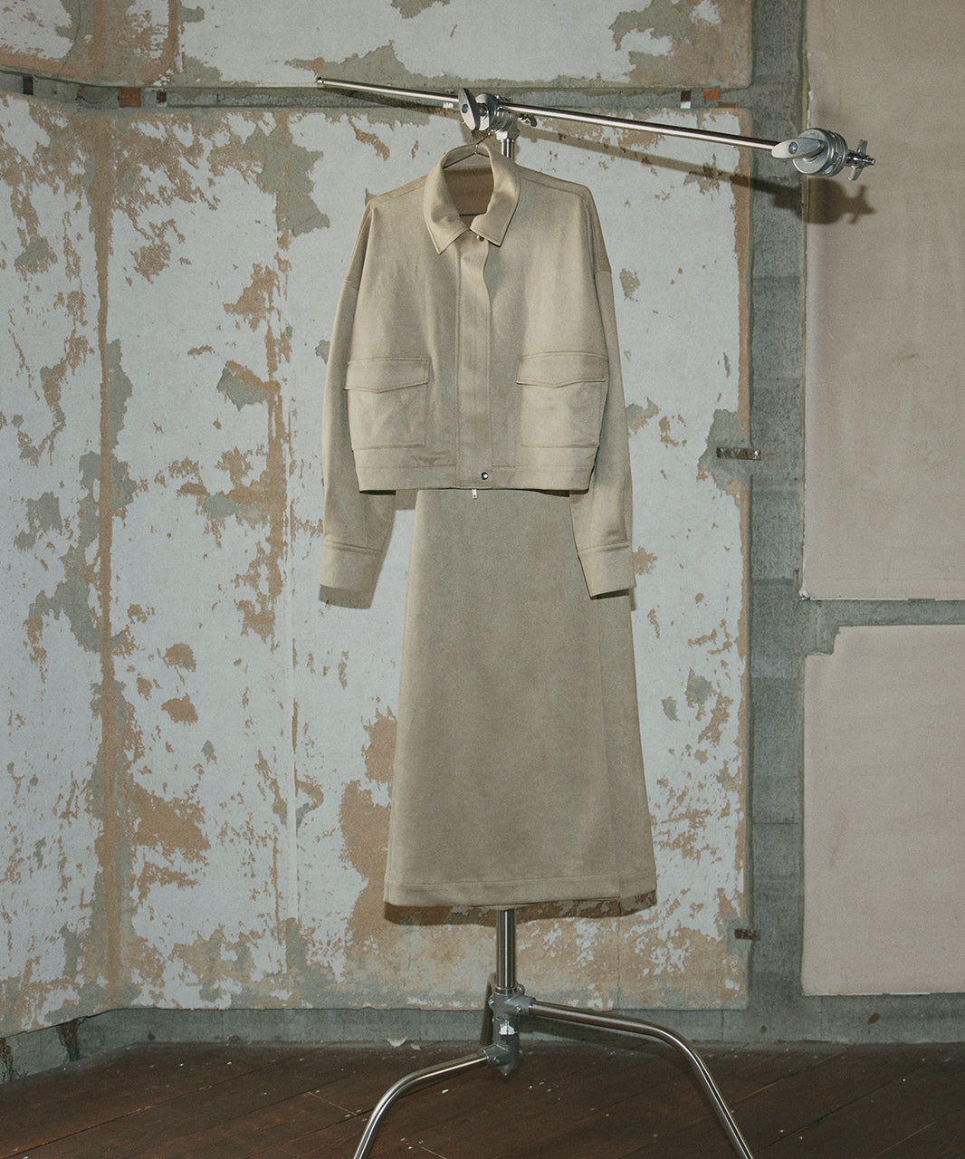 アドティエ ad thie 【2025AW新作】スエードラップスカート (キャメル) キャメル