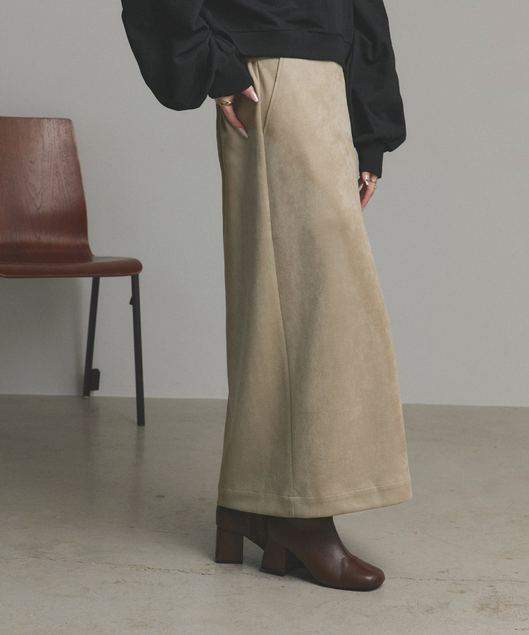 アドティエ ad thie 【2025AW新作】スエードラップスカート (キャメル) キャメル