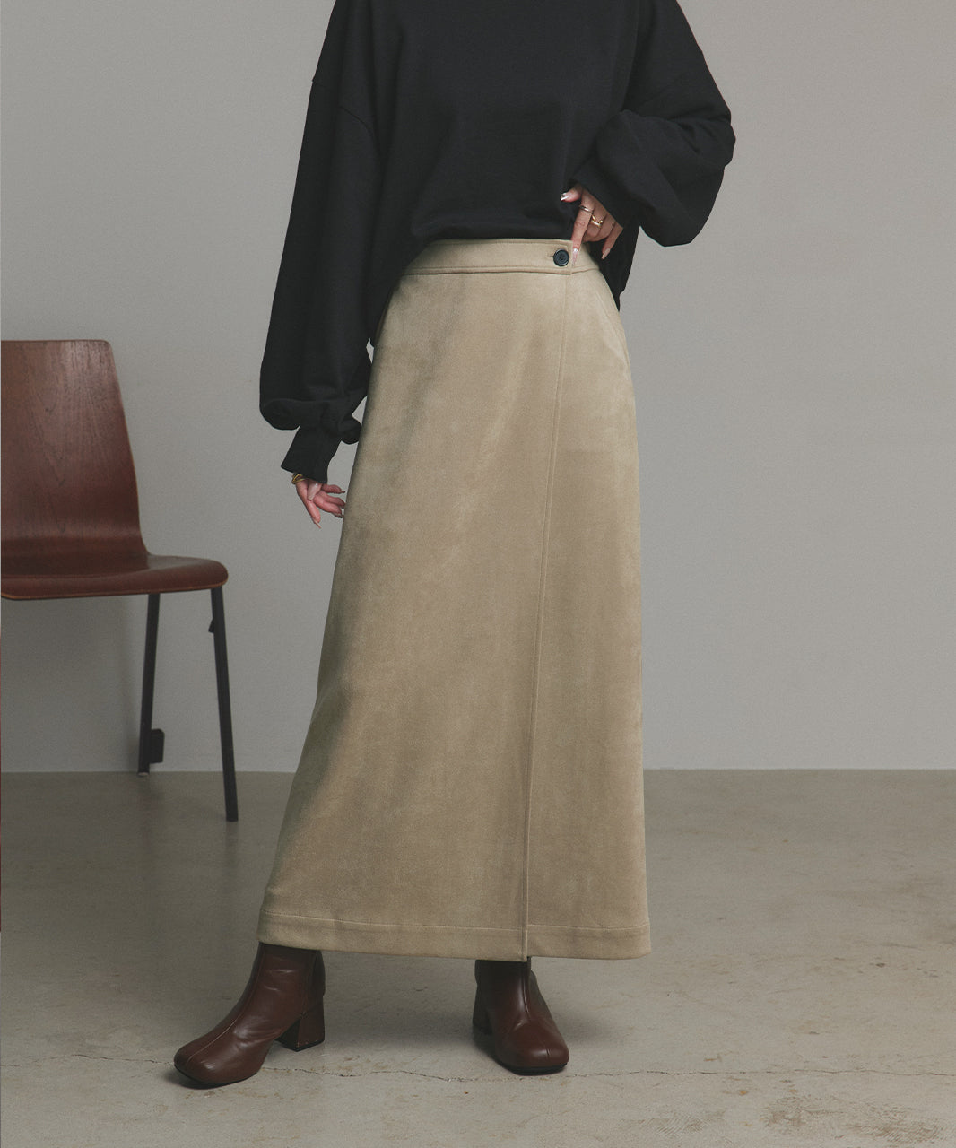 アドティエ ad thie 【2025AW新作】スエードラップスカート (キャメル) キャメル