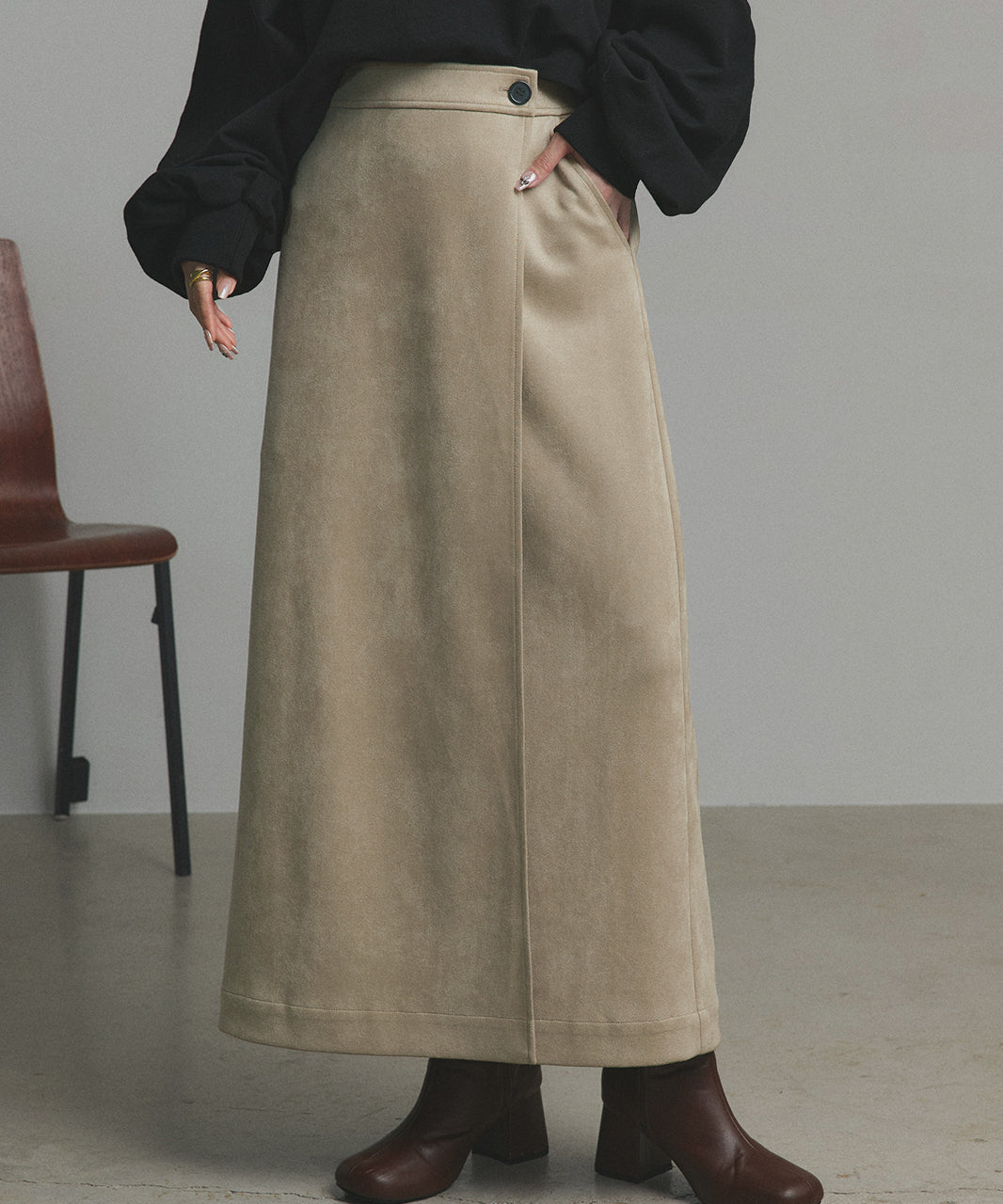 アドティエ ad thie 【2025AW新作】スエードラップスカート (キャメル) キャメル