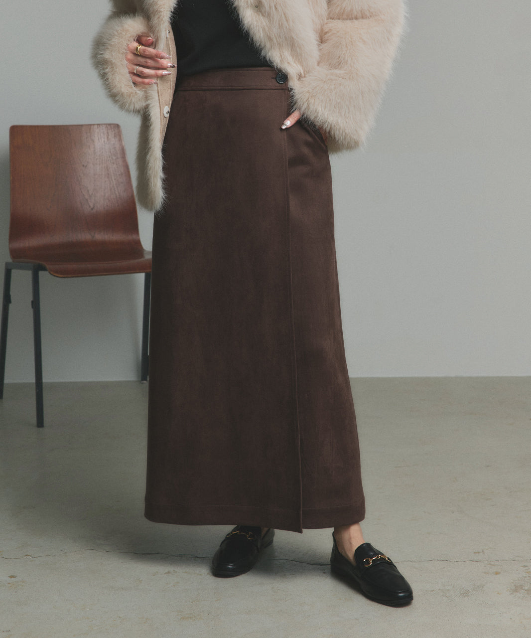 アドティエ ad thie 【2025AW新作】スエードラップスカート (ダークブラウン) ダークブラウン