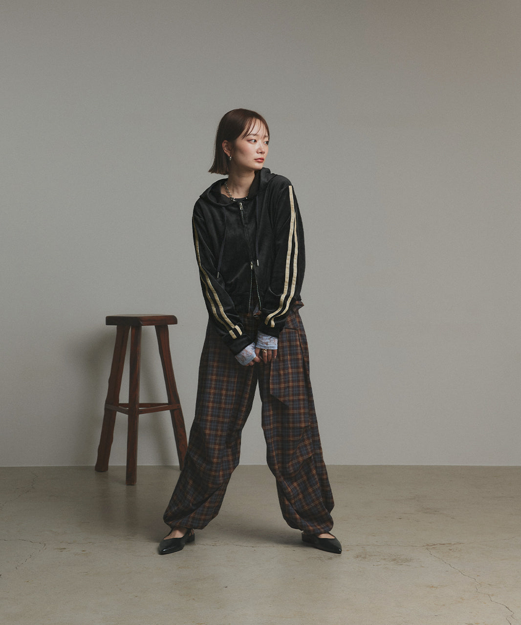 アドティエ ad thie 【2025AW新作】サイドラインジップベロアパーカー (ブラック) ブラック