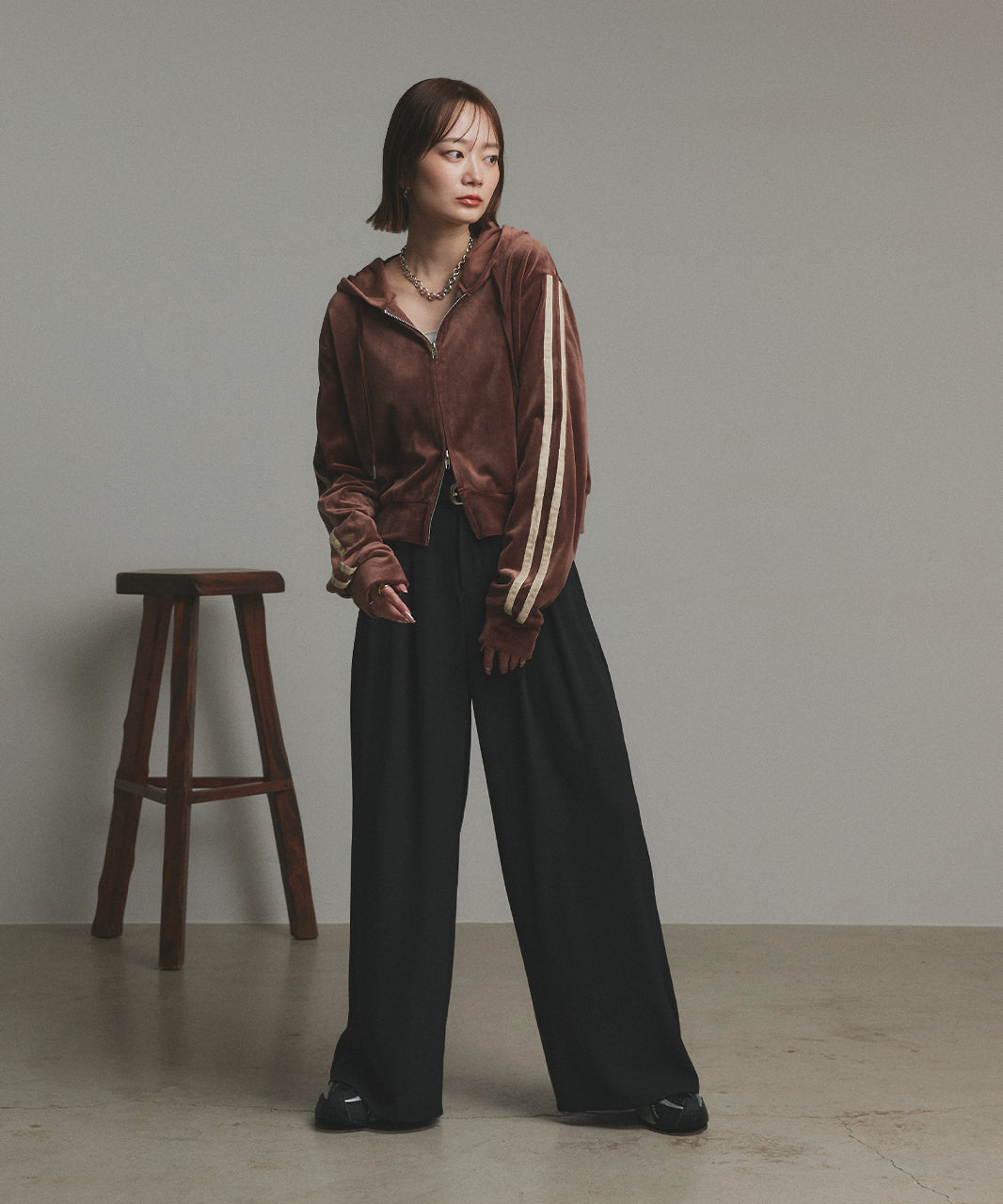 アドティエ ad thie 【2025AW新作】サイドラインジップベロアパーカー (ブラック) ブラック