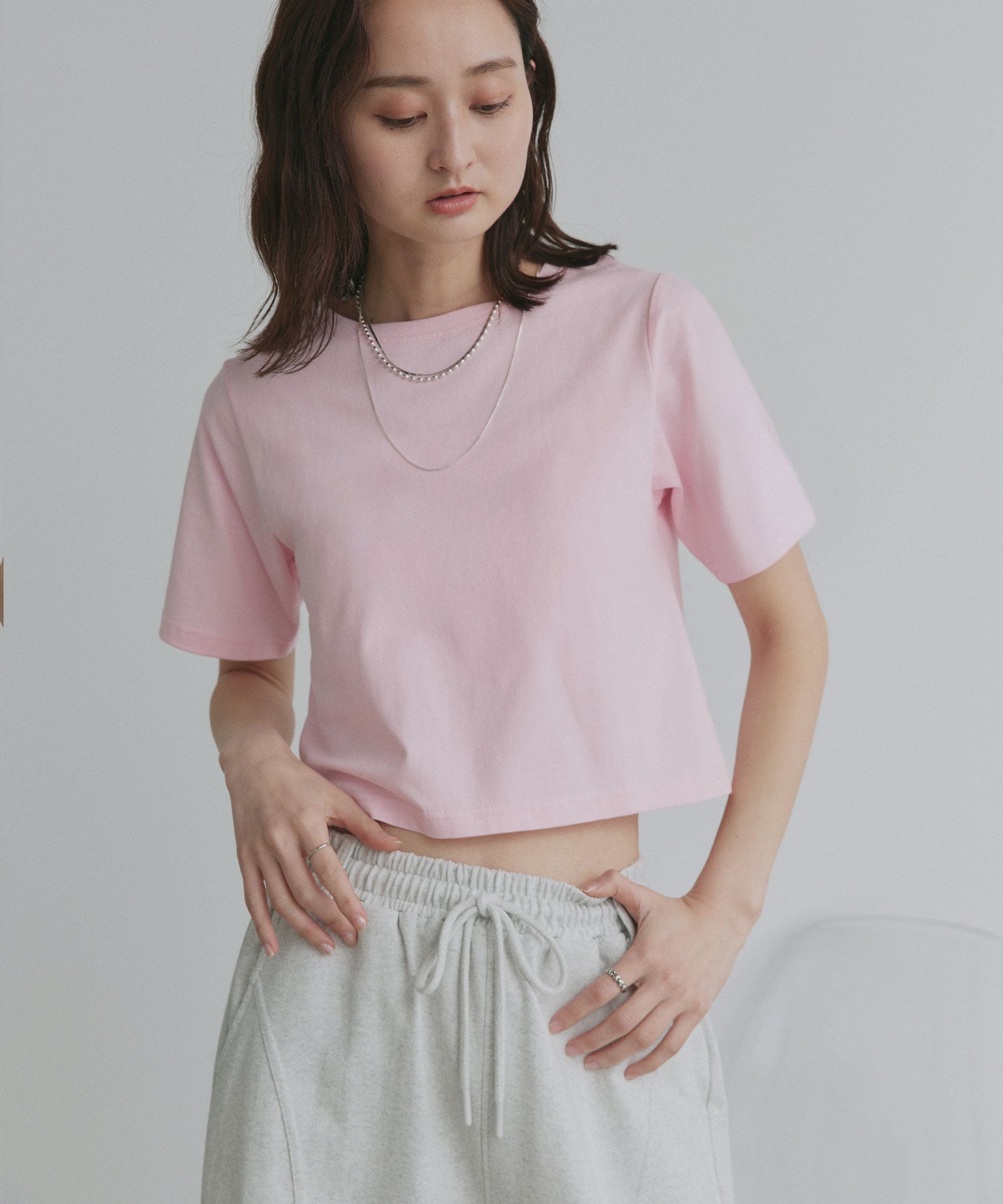 アドティエ ad thie シンプル無地 ボーダー ショート丈ミニTシャツ (ピンク) ピンク