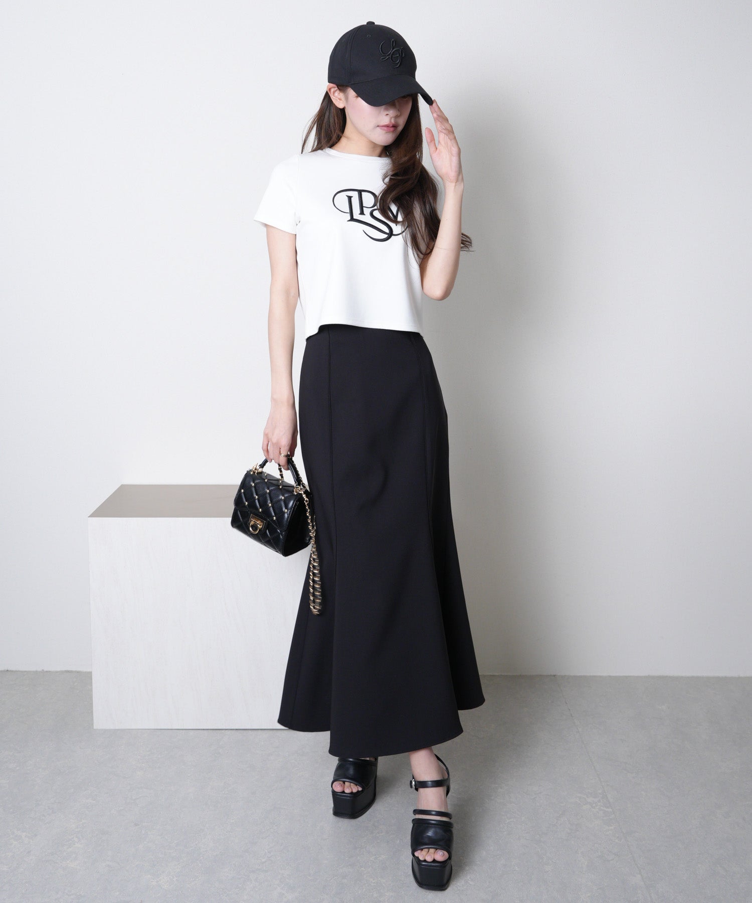 リップサービス LIP SERVICE バックスピンドルストレッチマーメイドスカート (ブラック) ブラック