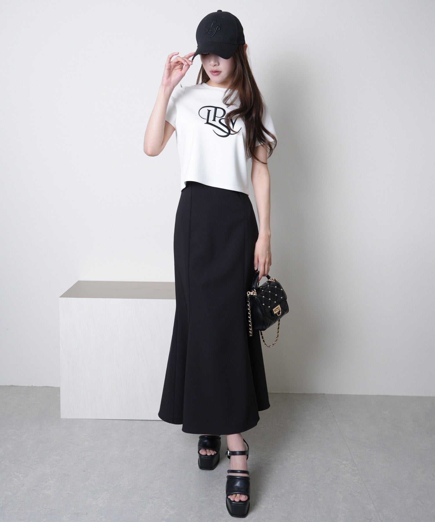 リップサービス LIP SERVICE バックスピンドルストレッチマーメイドスカート (ブラック) ブラック