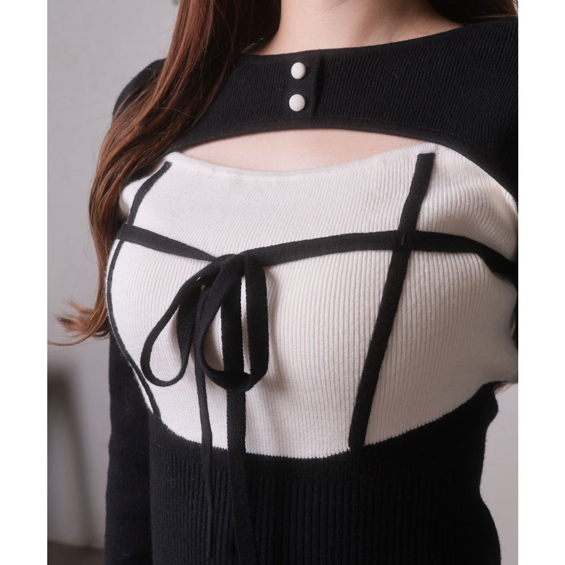 リップサービス LIP SERVICE デコルテオープンバイカラーリボンニットワンピース (ブラック) ブラック