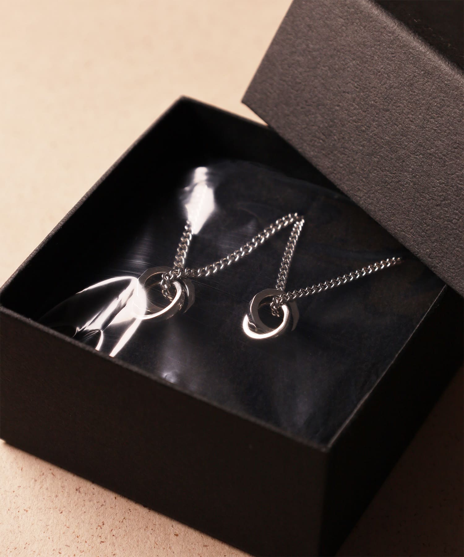 ライオンハート LION HEART 【限定展開】“THE EDGE”シグネチャーカッティングダブルリングペアネックレス/スペシャルパッケージ/サージカルステンレス(金属アレルギー対応) (シルバー) シルバー