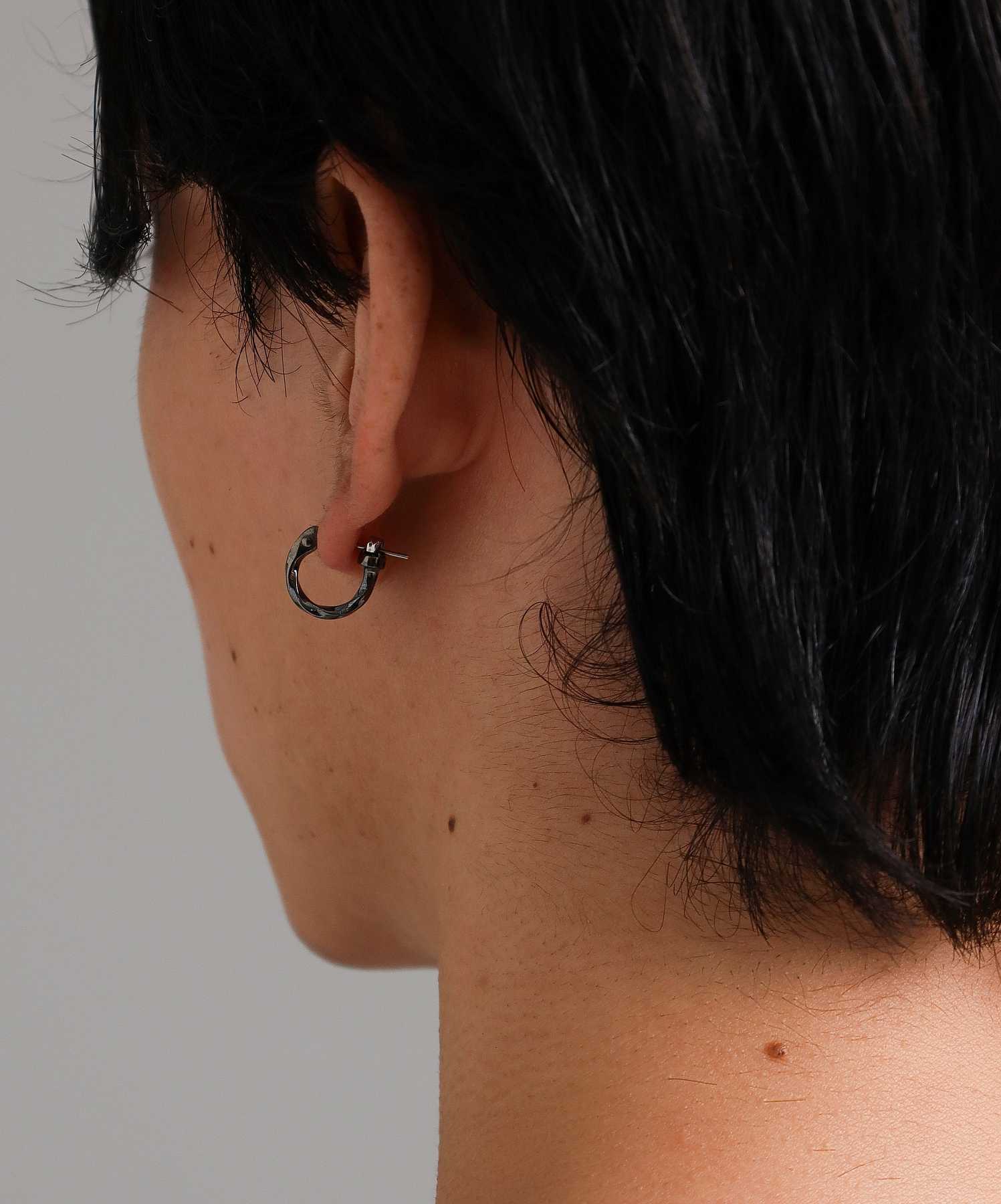 ライオンハート LION HEART クロッシングピアス(ツイスト)/シルバー925 (ブラック) ブラック