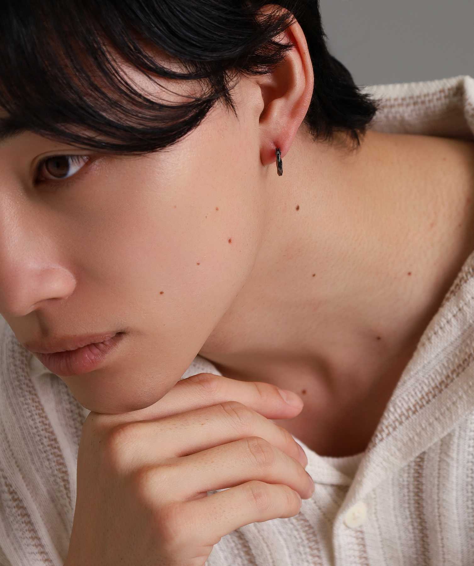 ライオンハート LION HEART クロッシングピアス(ツイスト)/シルバー925 (ブラック) ブラック