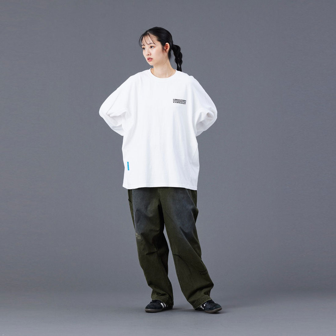リベレイダース Liberaiders ハンドライティング プリント チノ サルエルパンツ(HANDWRITING PRINT CHINO SARROUEL PANTS) (GREEN) GREEN