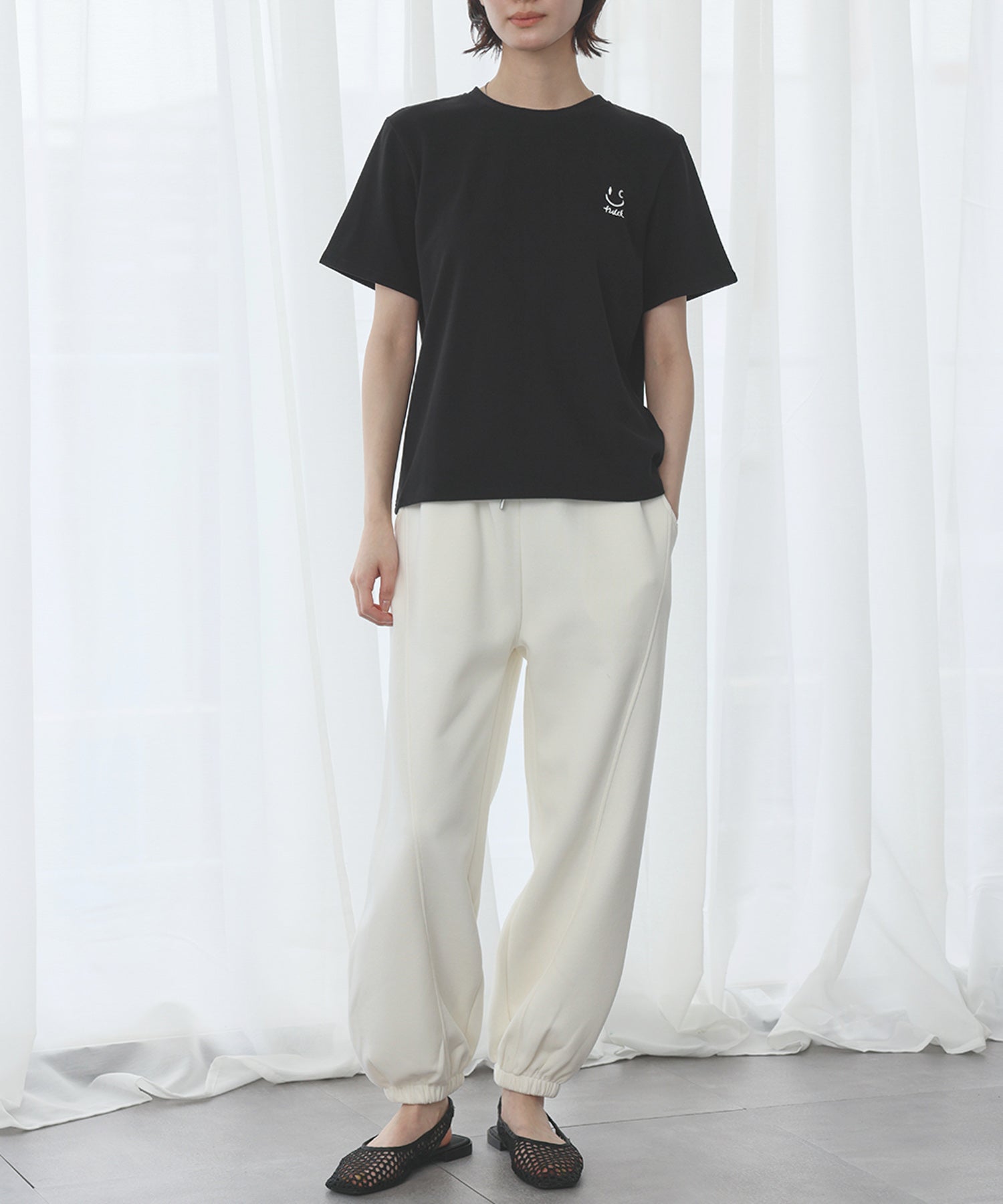 ロワ LOWO ワンポイントスマイリー刺繍Tシャツ カットソー (ブラック) ブラック