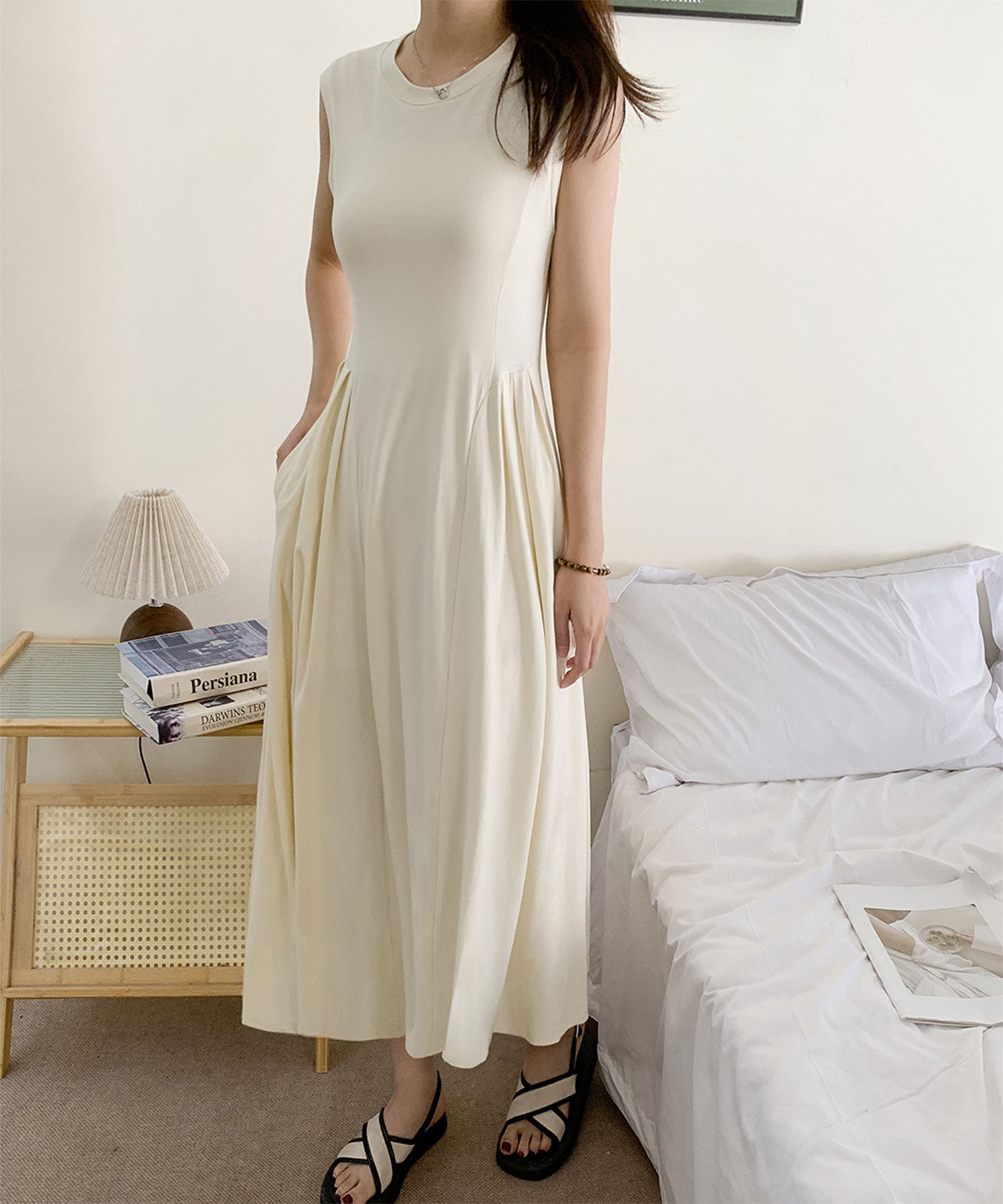 ロワ LOWO 綿混ウエストギャザーノースリーブロング丈ワンピース (オフホワイト) オフホワイト