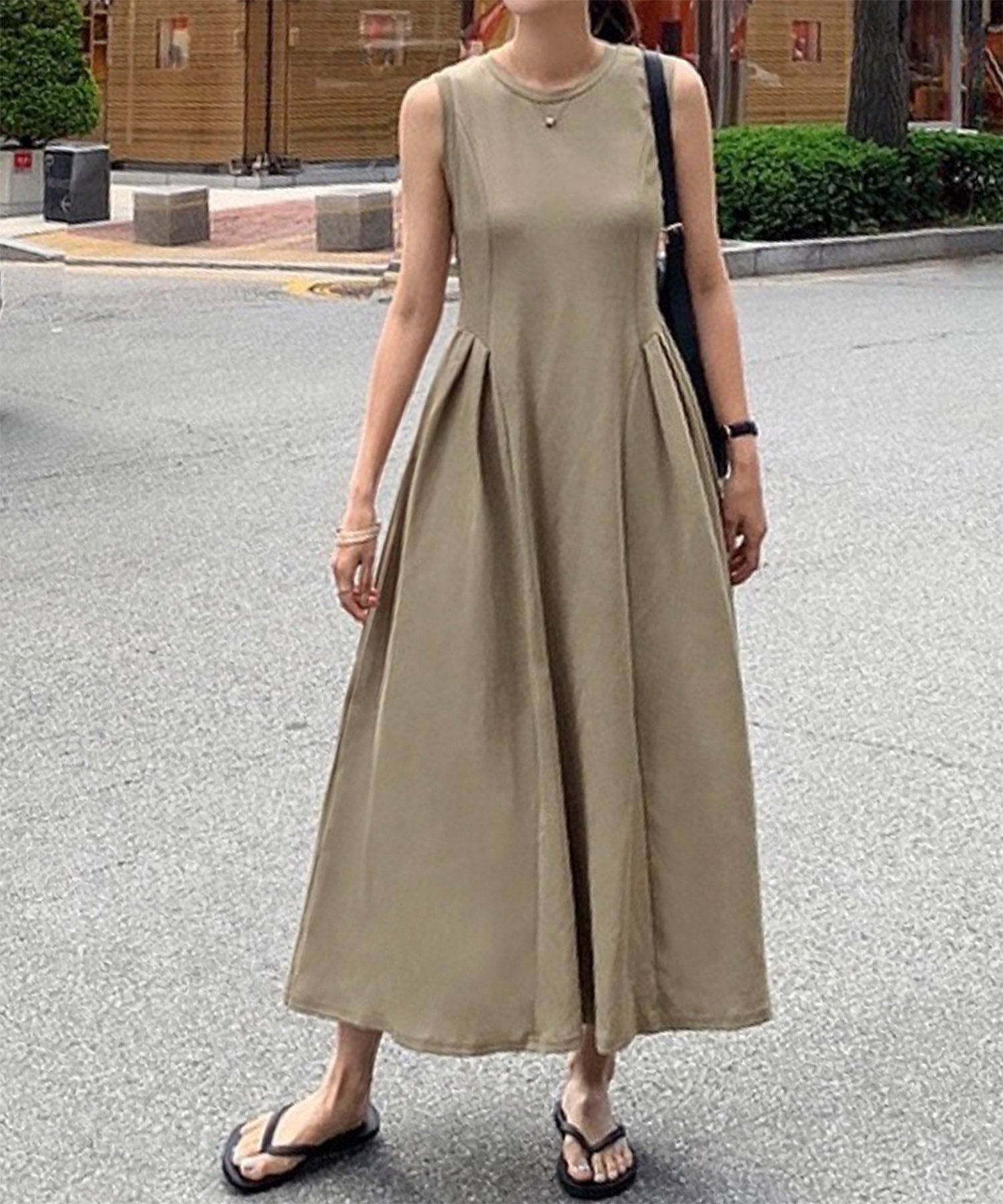 ロワ LOWO 綿混ウエストギャザーノースリーブロング丈ワンピース (カーキ) カーキ