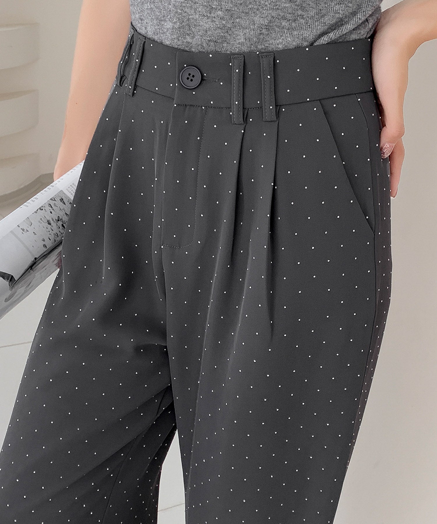 ロワ LOWO ドット柄 タック ワイドパンツ (グレー) グレー