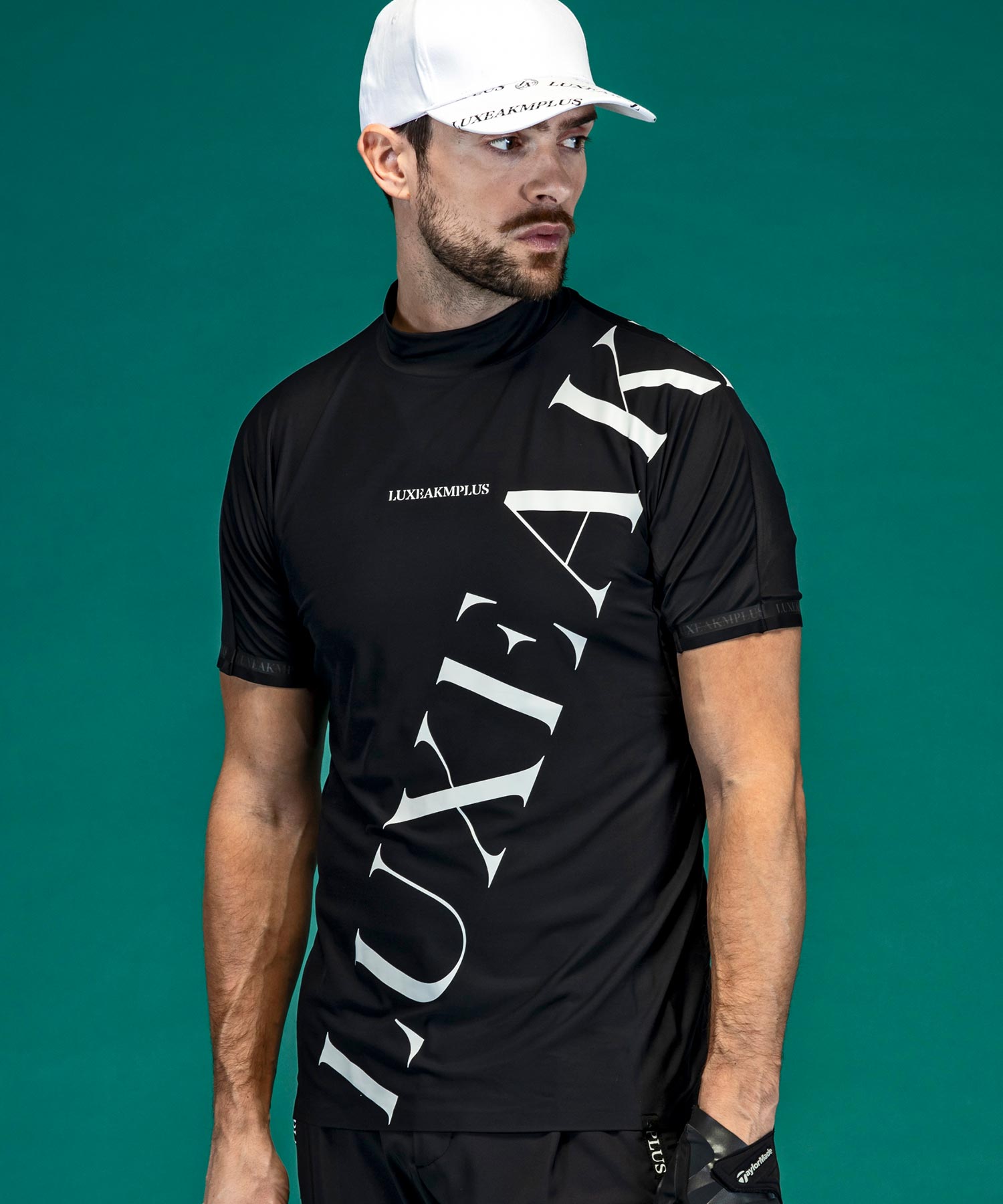 リュクスエイケイエムプラス LUXEAKMPLUS(リュクスエイケイエムプラス)ゴルフ ロゴデザイン半袖モックネックTシャツ (ブラック) ブラック