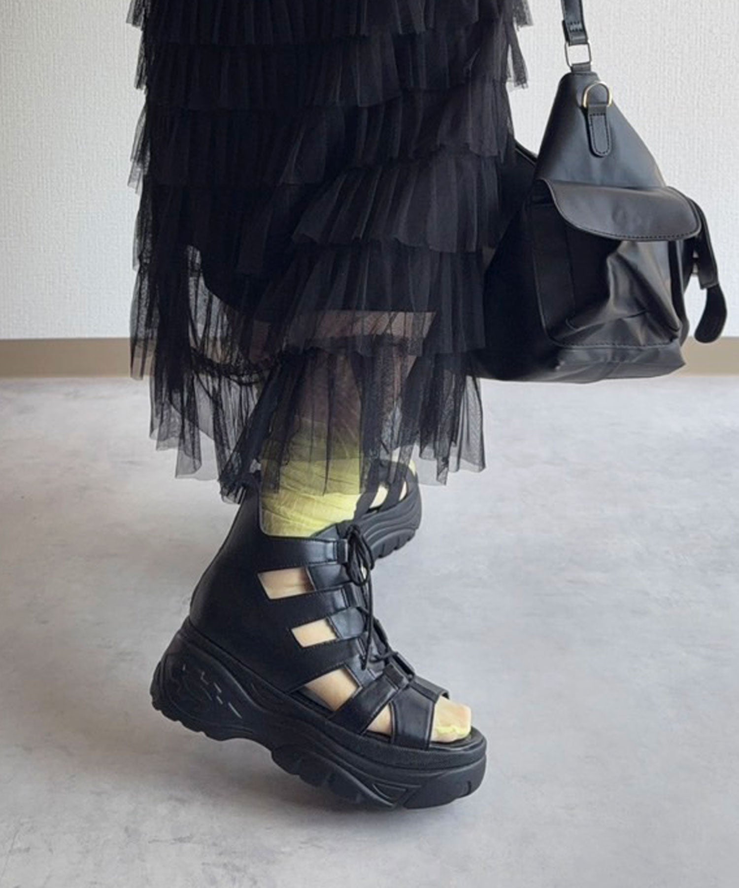 ラスドット lus. 厚底レースアップブーツサンダル (ブラック) ブラック