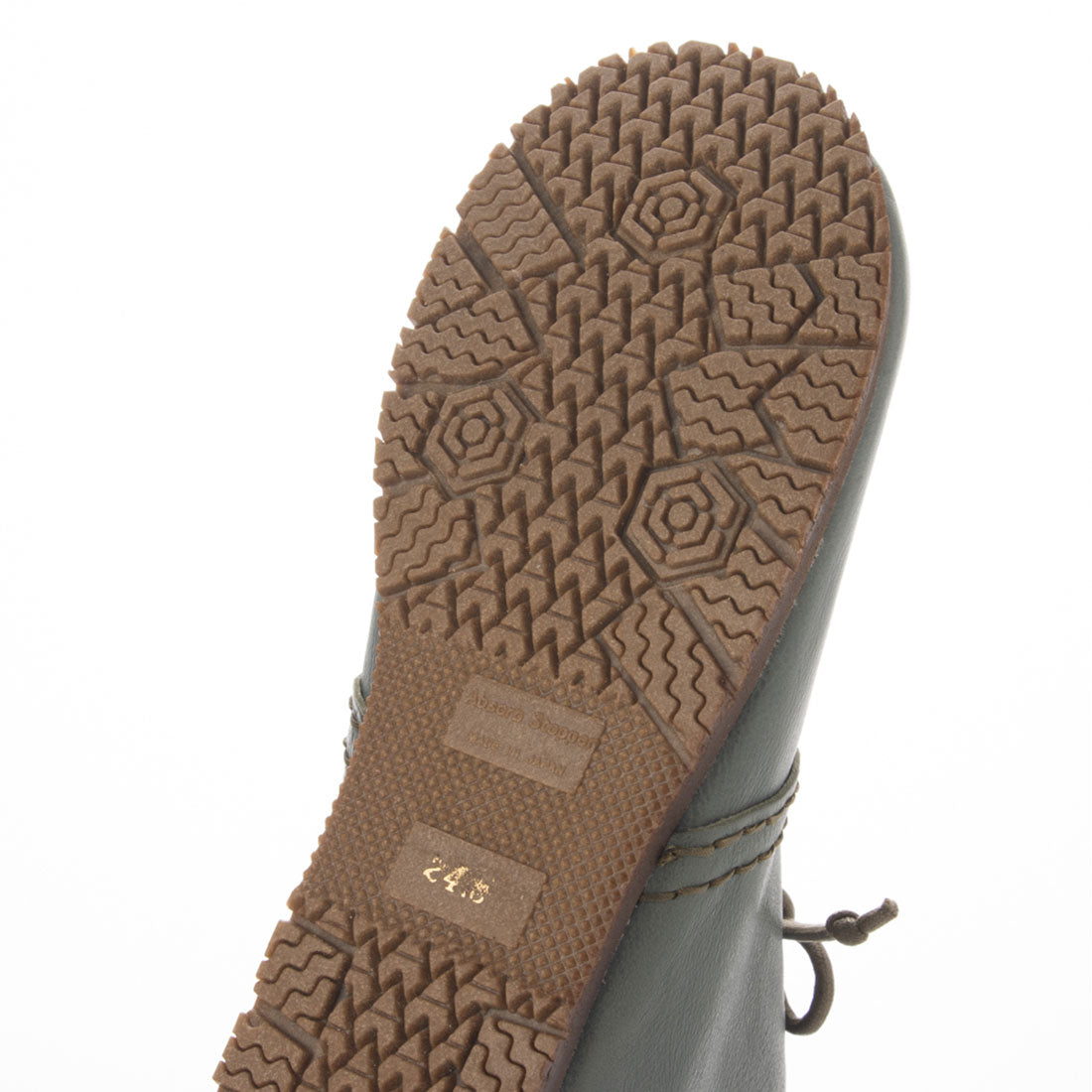 Milla sports: Clean and comfortable 4E casual wedge shoes