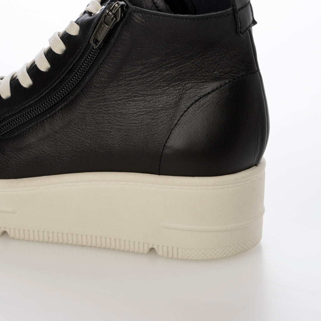 ミラスポーツ Milla sports 楽ちん ソフトレザー ふかふか厚底レースアップ ハイカットスニーカー